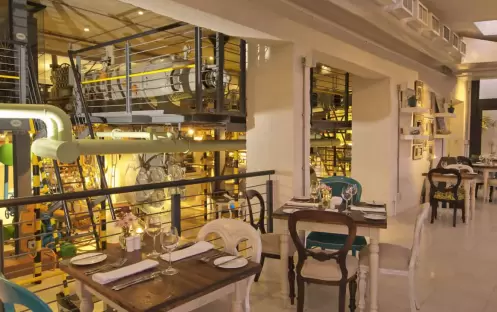 TURBINE HOTEL - ISLAND CAFE SEATING AREA_001